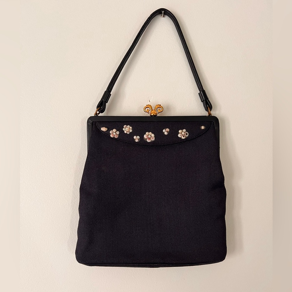 Vintage blue clasp purse with little shells 🐚